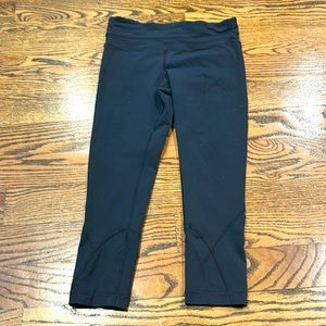 Lululemon 7/8 leggings.  Size 6